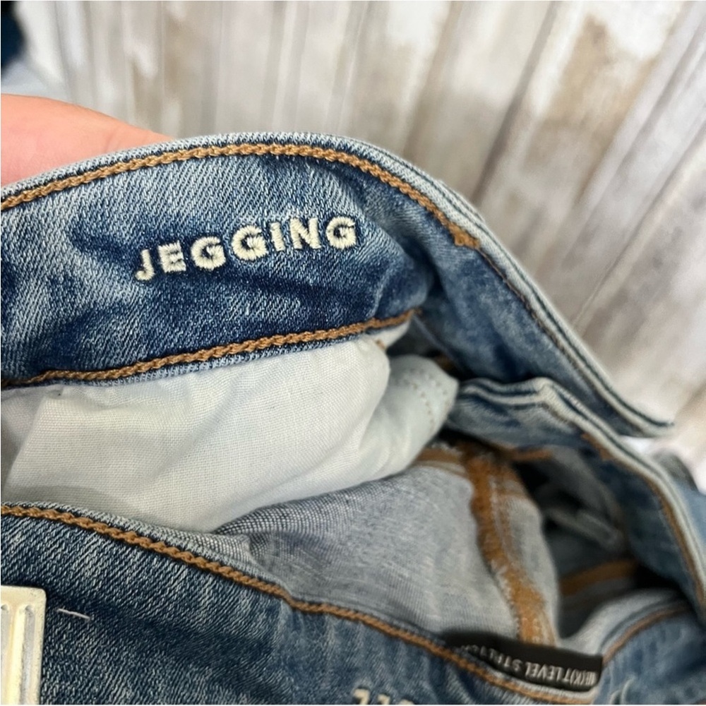 American Eagle Light Wash Long Jegging - Picture 7 of 8
